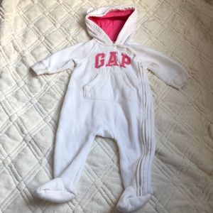 🎀 Baby gap white footie bunting suit 3-6 m pink